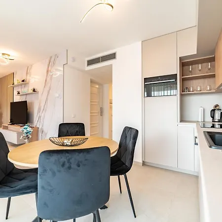Apartment Hajnal #1 Deluxe With Terrace By Mital