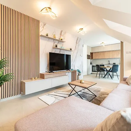 Apartment Hajnal #1 Deluxe With Terrace By Mital Szegedin