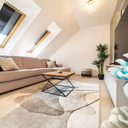 Apartment Hajnal #1 Deluxe With Terrace By Mital *