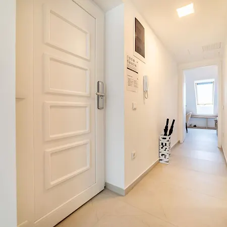 Apartment Hajnal #1 Deluxe With Terrace By Mital
