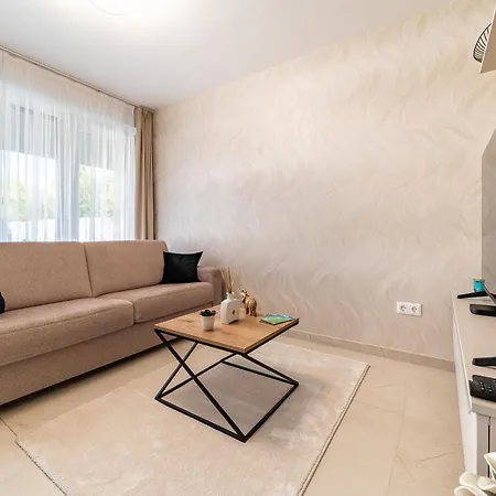 Hajnal #1 Deluxe With Terrace By Mital Szegedin