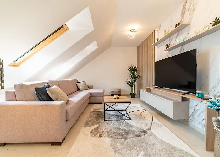 Hajnal Deluxe With Terrace By Mital