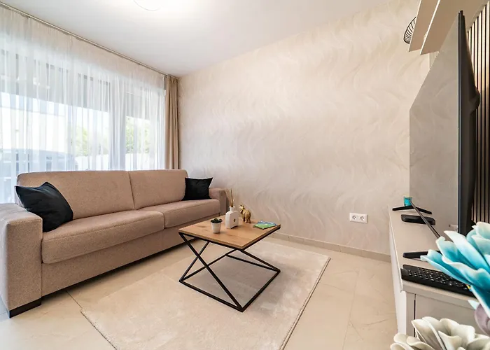 Hajnal Deluxe With Terrace By Mital Szegedin