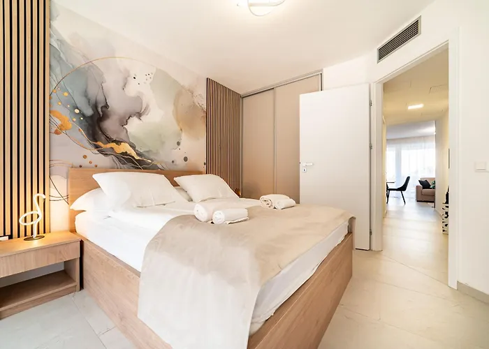 Hajnal Deluxe With Terrace By Mital *