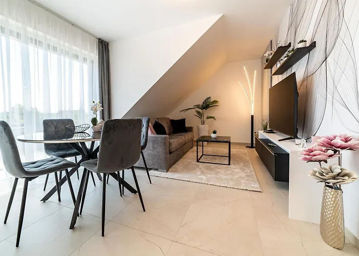 Hajnal Deluxe With Terrace By Mital Szegedin
